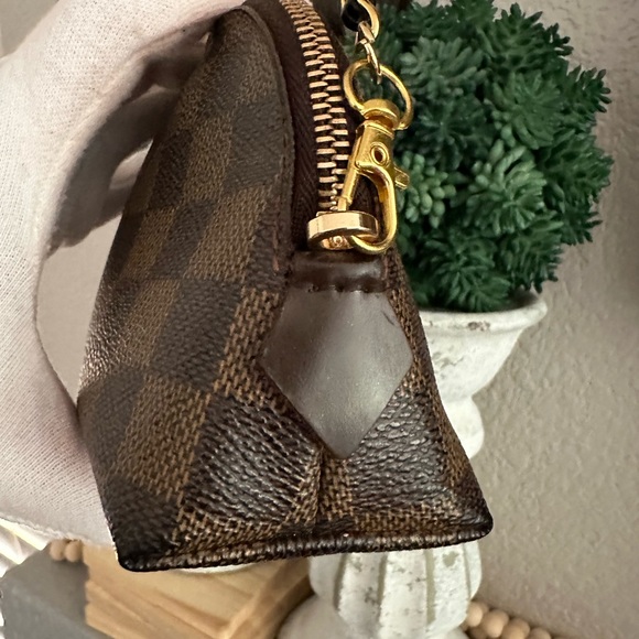 Louis Vuitton Damier Pochette Cosmetics Pouch Crossbody - Picture 6 of 11